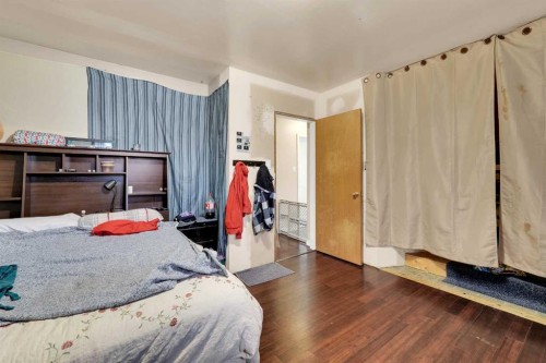 314 Bruce Avenue, Carbon, AB - Indoor Photo Showing Bedroom