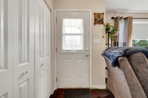 314 Bruce Avenue, Carbon, AB - Indoor Photo Showing Other Room