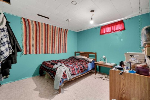 314 Bruce Avenue, Carbon, AB - Indoor Photo Showing Bedroom