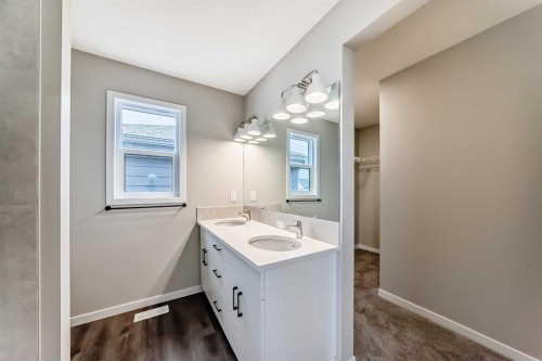 23 Magnolia Street Se, Calgary, AB - Indoor Photo Showing Bathroom