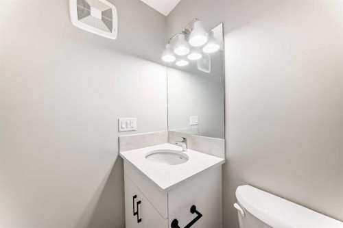 23 Magnolia Street Se, Calgary, AB - Indoor Photo Showing Bathroom