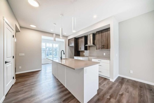 23 Magnolia Street Se, Calgary, AB - Indoor Photo Showing Kitchen With Upgraded Kitchen