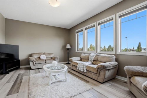 105 Cranridge Heights Se, Calgary, AB - Indoor Photo Showing Living Room