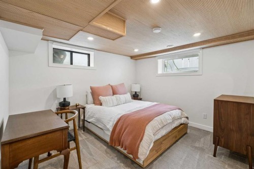419 40 Street Sw, Calgary, AB - Indoor Photo Showing Bedroom