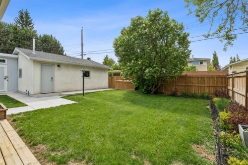 419 40 Street Sw, Calgary, AB - Outdoor