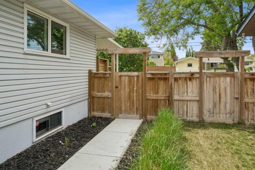 419 40 Street Sw, Calgary, AB - Outdoor With Exterior