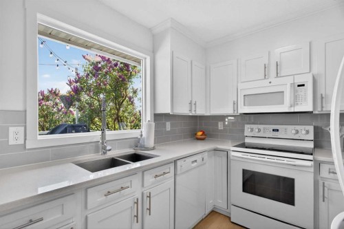 48 Shawcliffe Place, Calgary, AB - Indoor Photo Showing Kitchen With Double Sink
