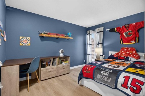 48 Shawcliffe Place, Calgary, AB - Indoor Photo Showing Bedroom