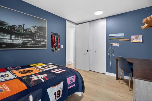 48 Shawcliffe Place, Calgary, AB - Indoor Photo Showing Bedroom