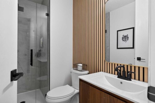 48 Shawcliffe Place, Calgary, AB - Indoor Photo Showing Bathroom