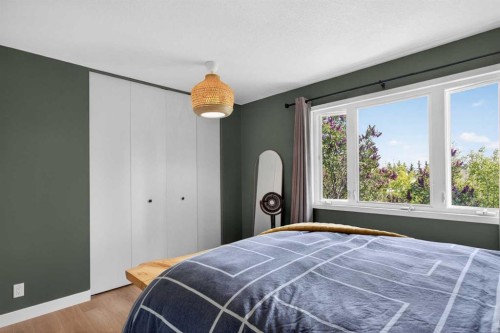 48 Shawcliffe Place, Calgary, AB - Indoor Photo Showing Bedroom