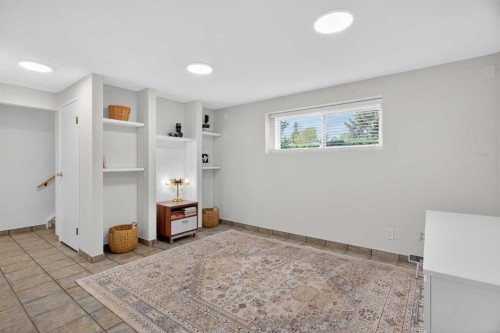48 Shawcliffe Place, Calgary, AB - Indoor Photo Showing Other Room