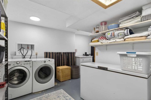 48 Shawcliffe Place, Calgary, AB - Indoor Photo Showing Laundry Room