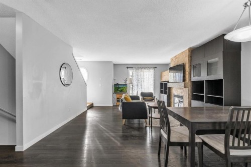 425 Copperpond Landing Se, Calgary, AB - Indoor Photo Showing Dining Room