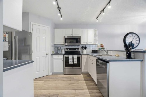 88 Chaparral Ridge Terrace Se, Calgary, AB - Indoor Photo Showing Kitchen