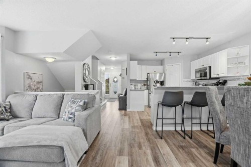 88 Chaparral Ridge Terrace Se, Calgary, AB - Indoor Photo Showing Kitchen With Upgraded Kitchen