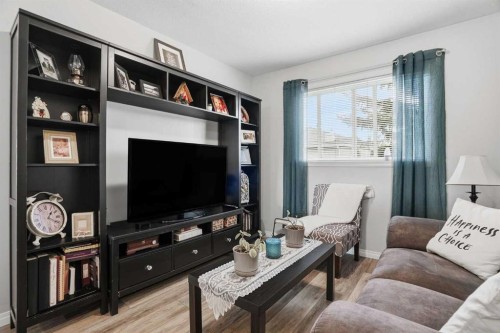 88 Chaparral Ridge Terrace Se, Calgary, AB - Indoor Photo Showing Living Room