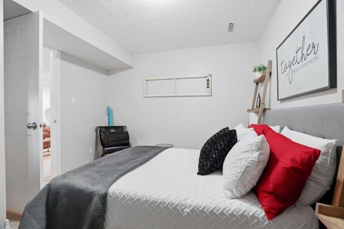 88 Chaparral Ridge Terrace Se, Calgary, AB - Indoor Photo Showing Bedroom