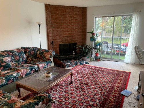622 54 Avenue Sw, Calgary, AB - Indoor Photo Showing Living Room