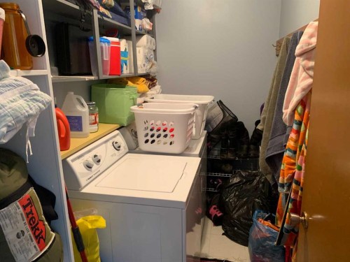 622 54 Avenue Sw, Calgary, AB - Indoor Photo Showing Laundry Room
