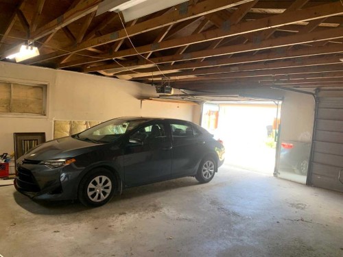 622 54 Avenue Sw, Calgary, AB - Indoor Photo Showing Garage
