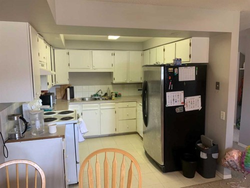 622 54 Avenue Sw, Calgary, AB - Indoor Photo Showing Kitchen With Double Sink