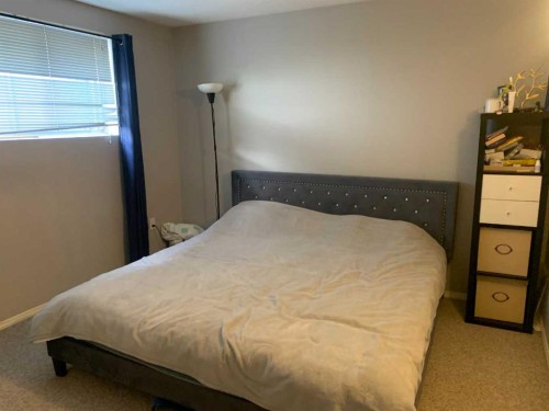 622 54 Avenue Sw, Calgary, AB - Indoor Photo Showing Bedroom