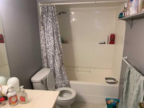 622 54 Avenue Sw, Calgary, AB - Indoor Photo Showing Bathroom