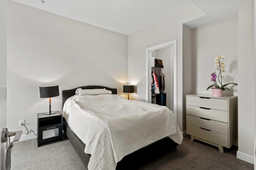 3404-95 Burma Star Road Sw, Calgary, AB - Indoor Photo Showing Bedroom