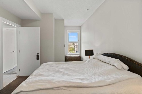 3404-95 Burma Star Road Sw, Calgary, AB - Indoor Photo Showing Bedroom