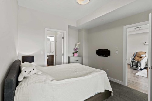 3404-95 Burma Star Road Sw, Calgary, AB - Indoor Photo Showing Bedroom