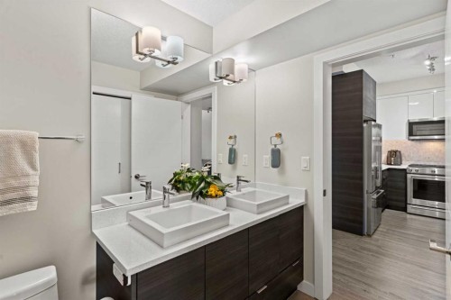 3404-95 Burma Star Road Sw, Calgary, AB - Indoor Photo Showing Bathroom
