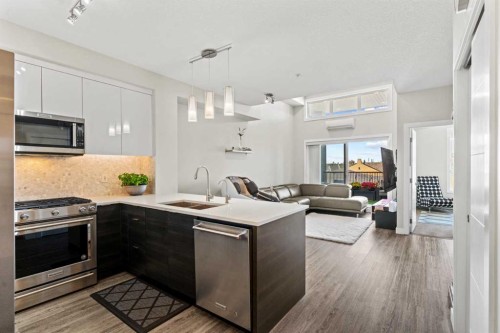 3404-95 Burma Star Road Sw, Calgary, AB - Indoor Photo Showing Kitchen With Double Sink