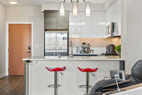 3404-95 Burma Star Road Sw, Calgary, AB - Indoor Photo Showing Kitchen With Upgraded Kitchen