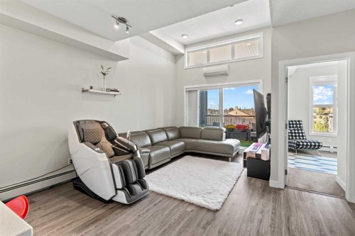 3404-95 Burma Star Road Sw, Calgary, AB - Indoor Photo Showing Living Room