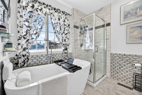 192 Arbour Wood Close Nw, Calgary, AB - Indoor Photo Showing Bathroom