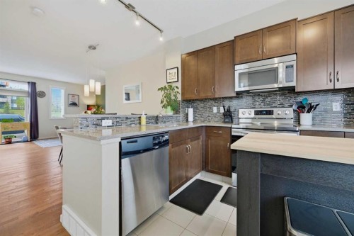 39 Kinlea Common Nw, Calgary, AB - Indoor Photo Showing Kitchen