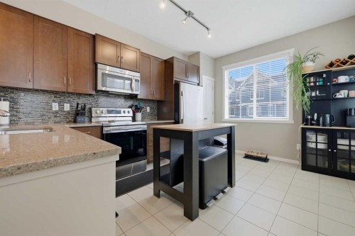 39 Kinlea Common Nw, Calgary, AB - Indoor Photo Showing Kitchen