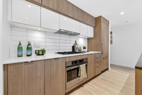 47 Waterfront Mews Sw, Calgary, AB - Indoor Photo Showing Kitchen With Upgraded Kitchen