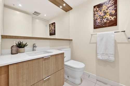 47 Waterfront Mews Sw, Calgary, AB - Indoor Photo Showing Bathroom