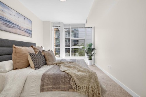 47 Waterfront Mews Sw, Calgary, AB - Indoor Photo Showing Bedroom