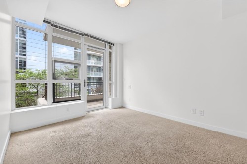 47 Waterfront Mews Sw, Calgary, AB - Indoor Photo Showing Other Room