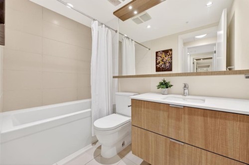47 Waterfront Mews Sw, Calgary, AB - Indoor Photo Showing Bathroom