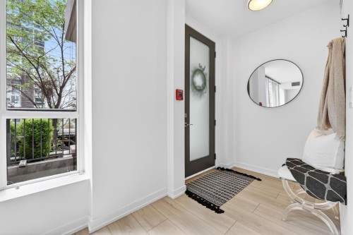 47 Waterfront Mews Sw, Calgary, AB - Indoor Photo Showing Other Room