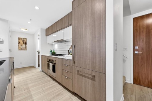 47 Waterfront Mews Sw, Calgary, AB - Indoor Photo Showing Kitchen