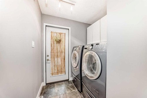 10412 Willowcrest Road Se, Calgary, AB - Indoor Photo Showing Laundry Room