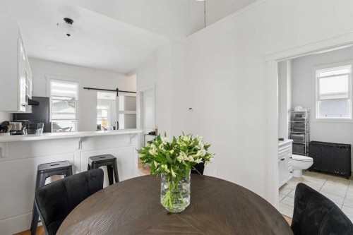 128 18 Avenue Ne, Calgary, AB - Indoor Photo Showing Dining Room