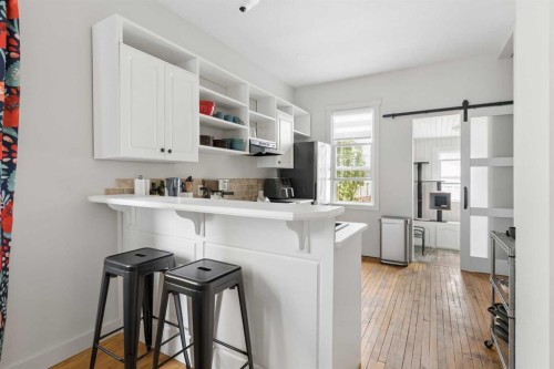 128 18 Avenue Ne, Calgary, AB - Indoor Photo Showing Kitchen