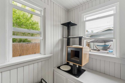 128 18 Avenue Ne, Calgary, AB - Indoor Photo Showing Other Room