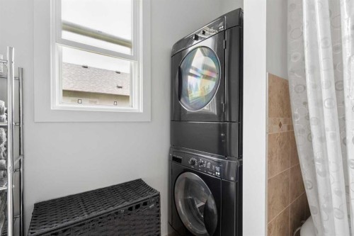 128 18 Avenue Ne, Calgary, AB - Indoor Photo Showing Laundry Room